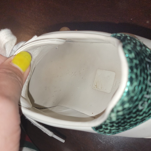 Authentic Gucci shoes - Picture 10 of 15
